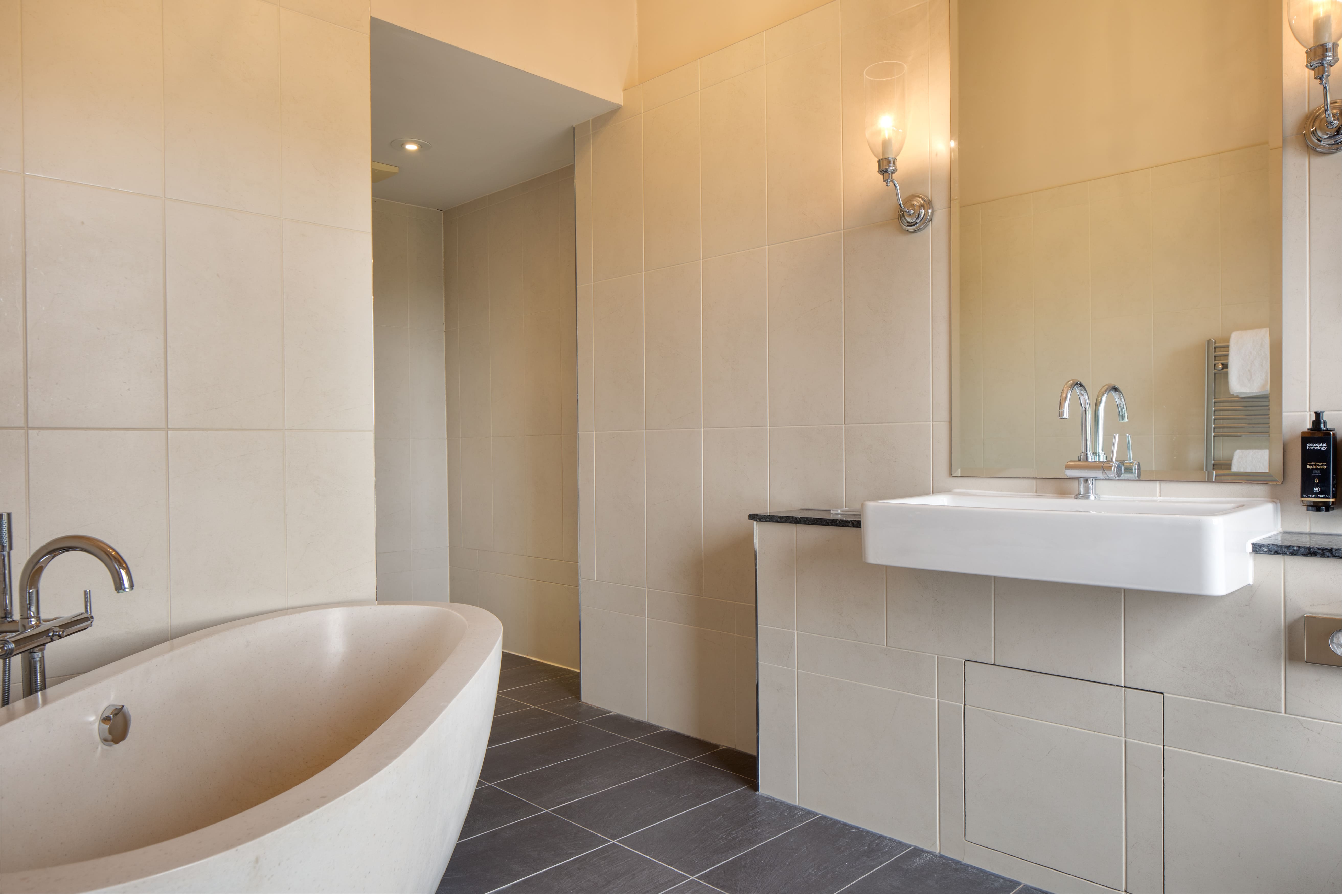 Superior Twin Room Bathroom